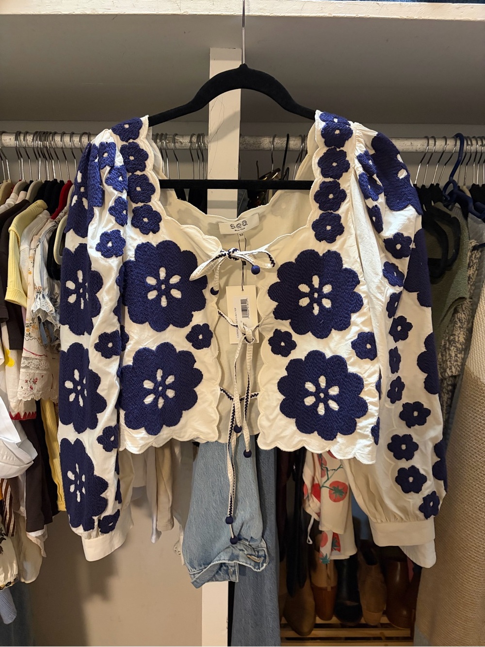 Sea New York White Cropped Blouse with Navy Floral Appliqué NWT!